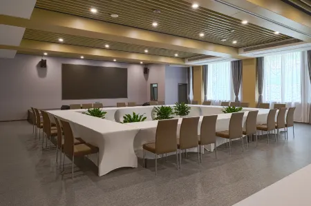 Deqing Qihua Art Hotel Отели рядом с достопримечательностью «Moganshan Senbo Resort Nature Park»