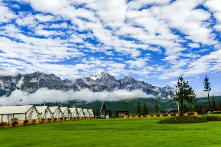 Lijiang Dongbagu Automobile Tourism Camp Отели рядом с достопримечательностью «Zimeihu Places of Interest»