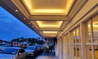 Ritzton Hotel
