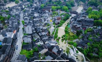 Songlin Qingxue Homestay (Furongzhen Scenic Area Entrance Shop)