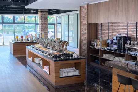 Golden Tulip Jan Da Hotel-Taichung Отели рядом с достопримечательностью «Тай-Кинг»