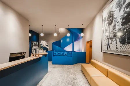 baseLITE XINTIANDI Serviced Apartment Отели рядом с достопримечательностью «Shanghai Normal University Stadium (Xuezheng Road)»