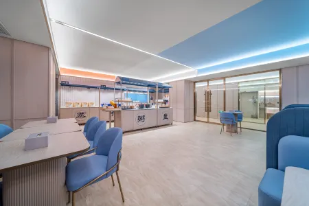 HanTing Hotel (Chongqing Pengshui County Shizijie)