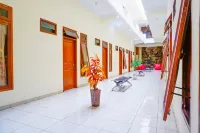 OYO Flagship 90723 Berlima Guest House Syariah Hotels in Jabung