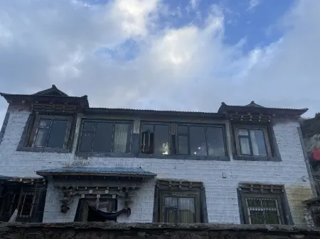 Basu Rega Glacier Homestay Отели рядом с достопримечательностью «Ranwuzhen»