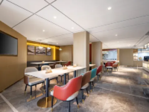 โรงแรมเอทัวร์ เอ็กซ์ ตลาดตะวันตก ห้างสรรพสินค้าเหยียนจี๋ โรงแรมในเหยียนจี๋