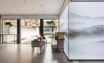 G Joyful Xige Hotel (Chengdu Kuanzhai Alley Qintai Road)