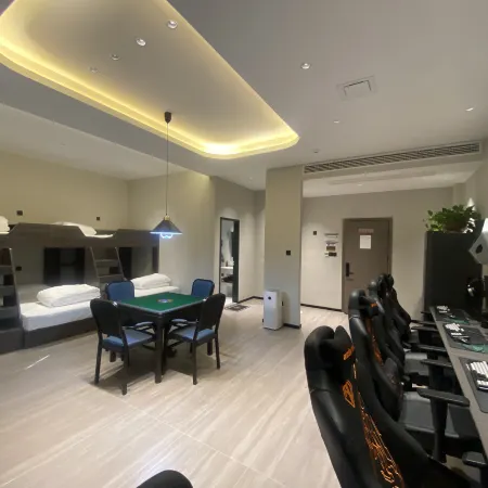 Qimingxing E-Sports Hotel (Xiping Leizu Cultural Park)