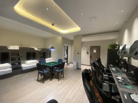 Qimingxing E-Sports Hotel (Xiping Leizu Cultural Park)