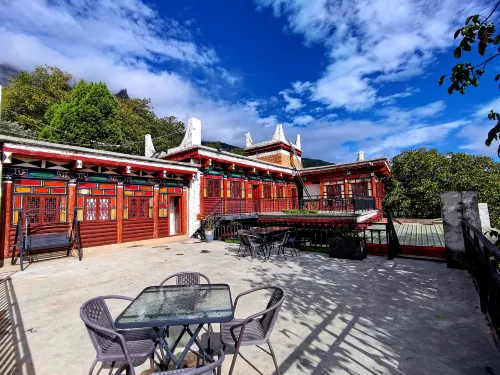 丹巴山妖・雲繞雪嶺山景度假民宿 （甲居藏寨景區店） - 陽台