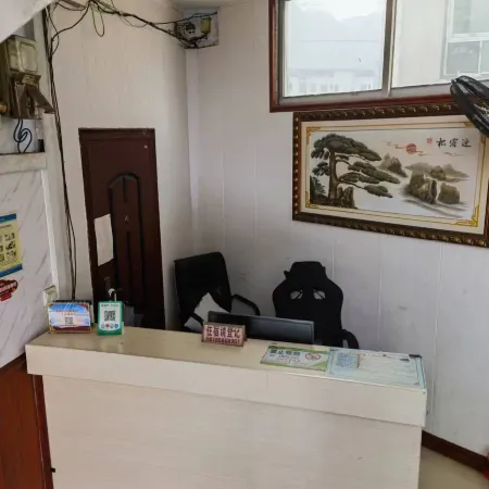 Longcheng Hotel (Yuping Longfeng Avenue) Отели в г. Юйпин-Дунский автономный уезд