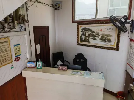 Longcheng Hotel (Yuping Longfeng Avenue) Отели в г. Юйпин-Дунский автономный уезд