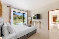 Private Pool Paradise: Sereniwood 3br