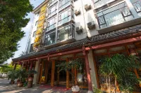 Zhenyuan Longrui Hotel - parcheggio