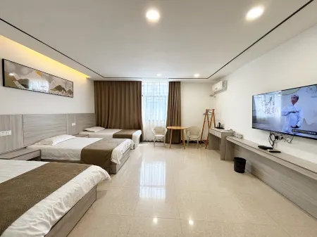 Paradise Village Ice Creek Hotel Отели рядом с достопримечательностью «Baima Canyon»