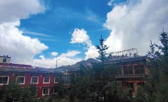 Xiahe Hongshi International Youth Hostel