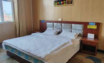 Qinhu Hotel