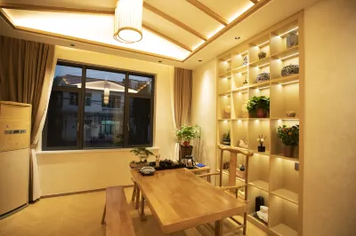 Lushan Returning Residents' Dormitory Hotels near White Deer Grotto Academy