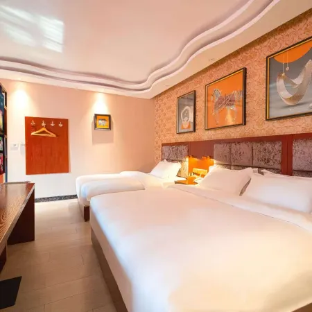 Shiquan Tiantian Business Hotel