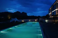 Yuran Riverside Designer Art Hotel - Romantic
