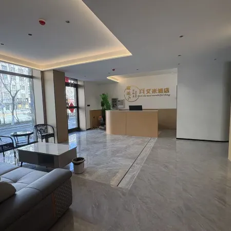 Amy Smart Hotel