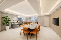 Jinyuanfen Four Seasons Hotel (Shenzhen Yuanfen Longsheng Subway Station)