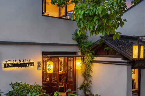 Zhouzhuang Yinlu Courtyard Riverside Garden Boutique Hotel
