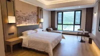 Huining Bell Tower Hotel - parking