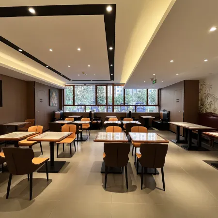 Fengyue Hotel (Tai'an High-Speed Railway Station)