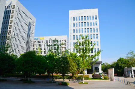 Yingtian Conference Service Center Отели рядом с достопримечательностью «Чунцинская долина радости»