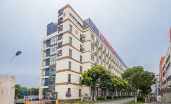 The office building across the street has large windows and can be seen from the exterior at Homeinn Selected Hotel (Shanghai Pudong International Airport)
