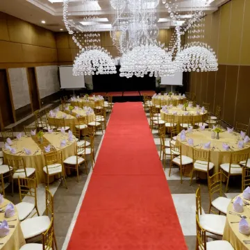 One Central Hotel & Suites