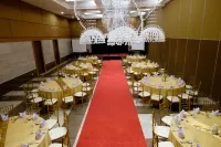 One Central Hotel & Suites