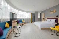Y Hotel (subway station store of Xi'an traditional Chinese medicine hospital) Отели в г. Сиань