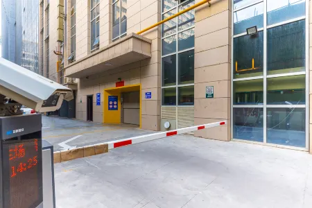 Lanzhou Junhe Hotel (Xiguan Metro Station) Отели рядом с достопримечательностью «Ming Zhenyuan Flying Bridge Former Site»