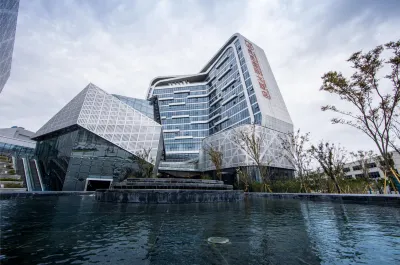 Lingkun International Hotel Hotell i Dongtou