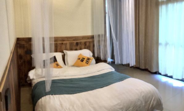 Qingdeng Mountain House (Lin'an Baima cliff scenic spot store)