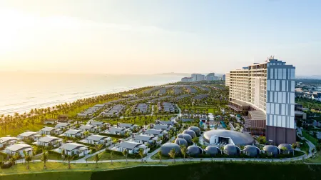 Radisson Blu Resort Cam Ranh Отели рядом с достопримечательностью «Пляж Бай Дай»