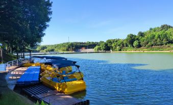 On the Journey Liuyang Huashengye Luxury Lake View Homestay