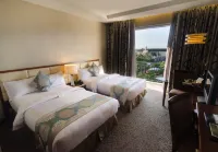 The Avenue Plaza Hotel