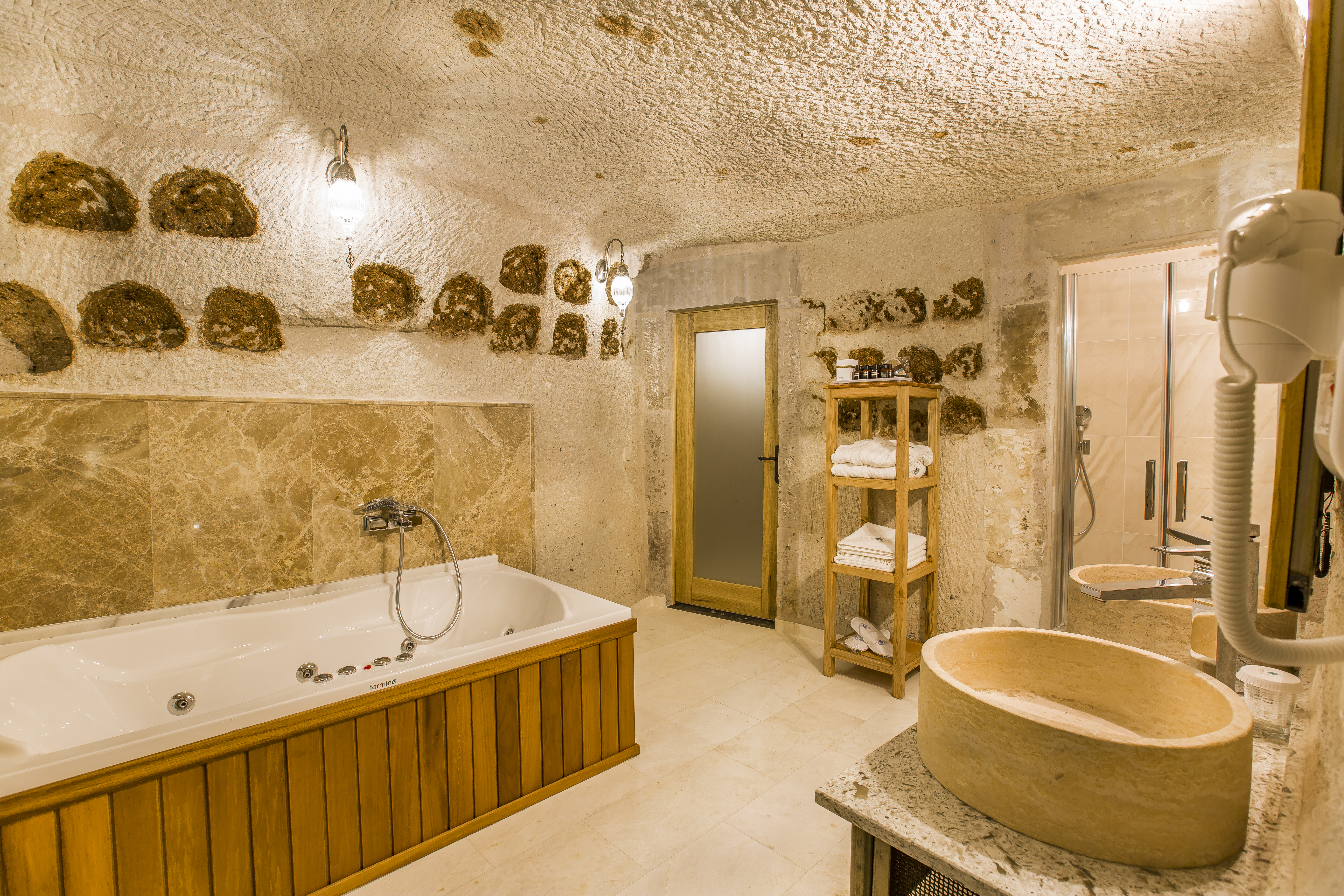 Imperial Cave Suites & SPA