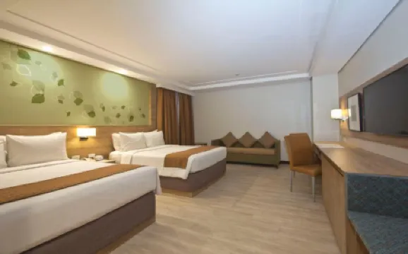 โรงแรมคราวน์ รีเจนซี มากาตี