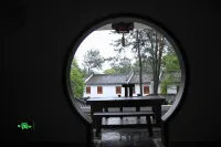 Huaxi Resort Hotel - vue sur la montagne