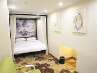 悦享空间风格酒店(郑州二七万达店) - 复合式家庭房