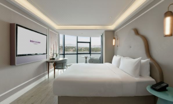 Mercure Hotel (Zhongshan Road Pedestrian Street Seaview)