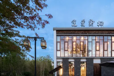 Taman Clouds Villa Hotels in Jiande