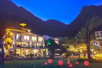 Feel Water and Cloud Yuan Hostel