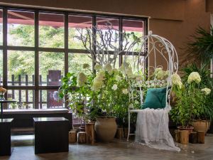 Huashinian Flower Art Life Aesthetics Designer Hotel