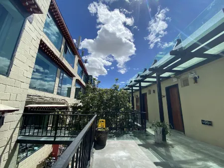 Lasa Guilai boutique Homestay Отели рядом с достопримечательностью «Potala Palace»