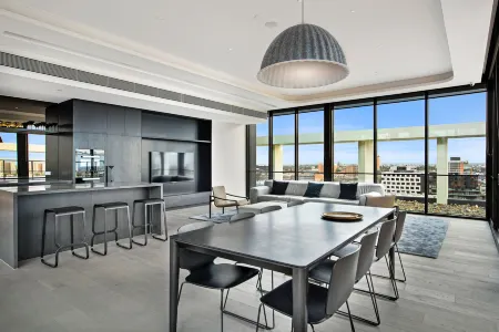 The Eminence Apartments by CLLIX Отели рядом с достопримечательностью «Юнион-лэйн»